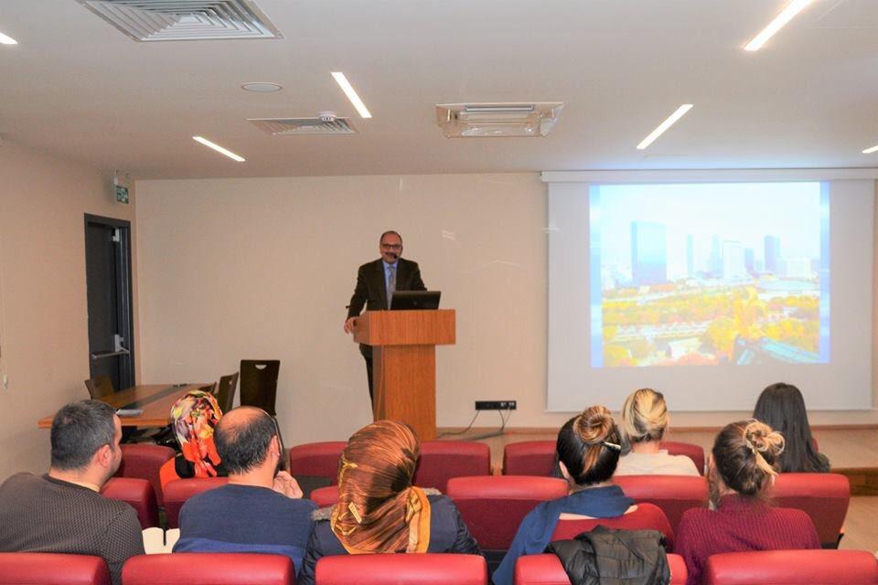 İstanbul Ağaç ve Peyzaj AŞ tarafından düzenlenen “Peyzaj Uzmanlık Eğitim Programı” kapsamında, “Bitkilendirme Tasarımı” dersi, Prof.Dr. Mustafa Var tarafından gerçekleştirildi.