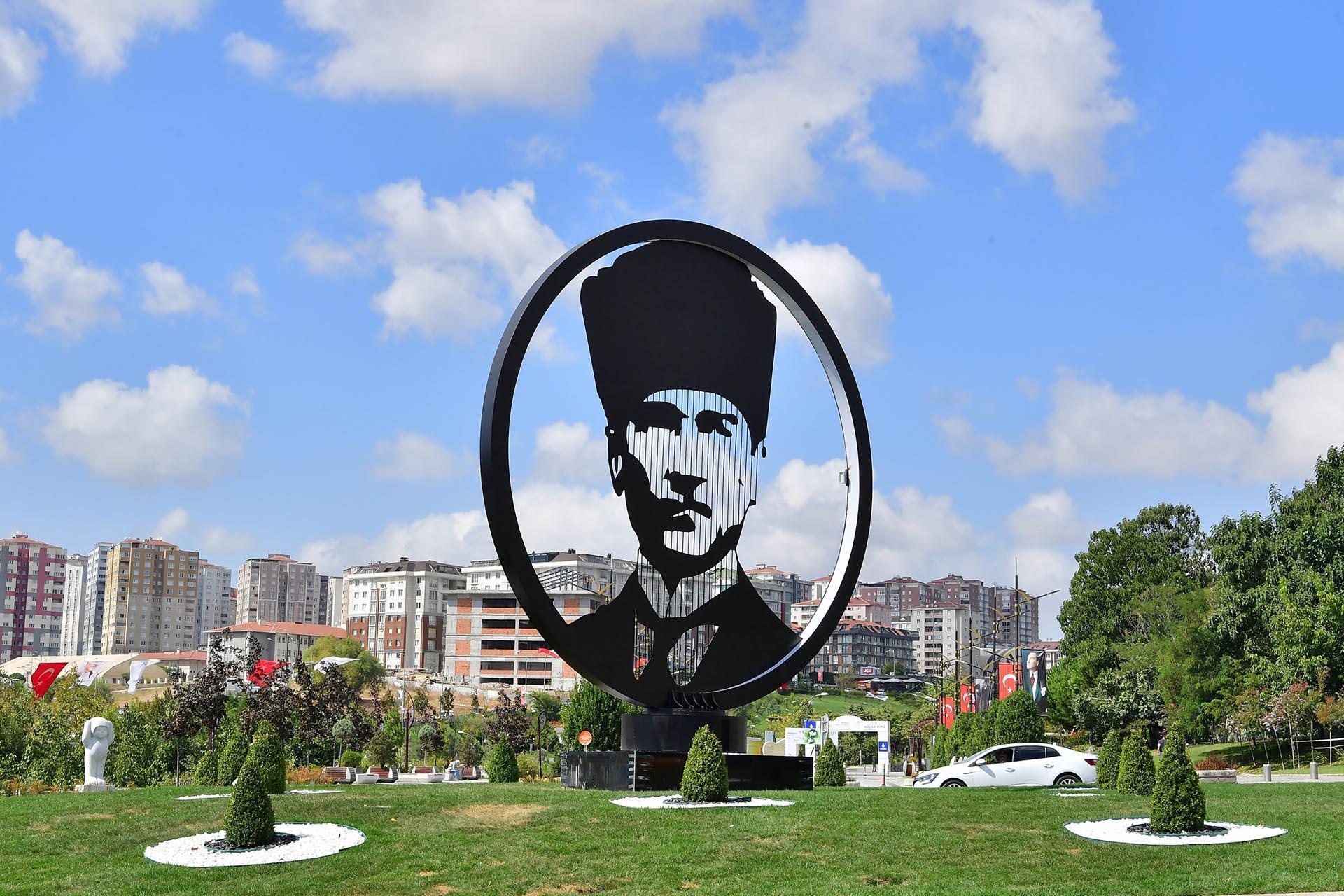 Atatürk Bulvarı Ata’nın Silüeti İle Taçlandı